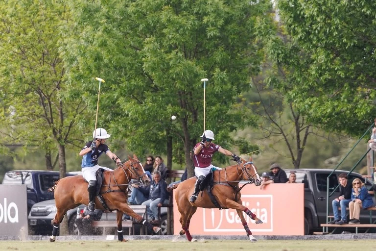 Foto: Prensa AAP (M. Callejo). La Zeta Kazak resultó el otro ganador del lunes: batió a La Ensenada por 14-11