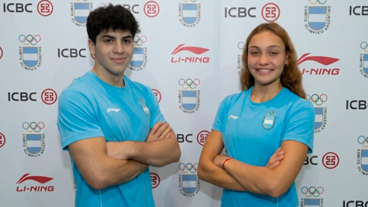 Foto: Prensa COA. Los abanderados argentinos para los Juegos Olímpicos de la Juventud Dakar 2026: el gimnasta Fernández de Landa y la nadadora Dieleke