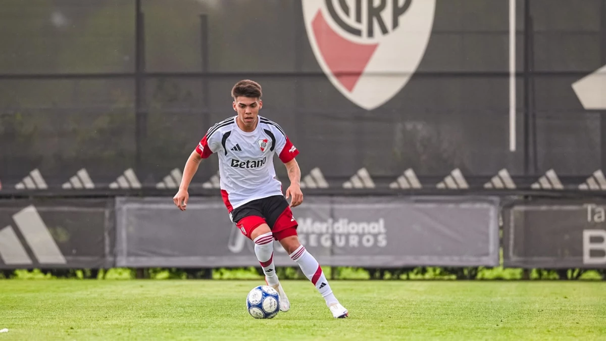 Foto: River. Santiago Espíndola de 18 años está cada vez mas cerca de debutar, ingresó por Driussi en el amistoso