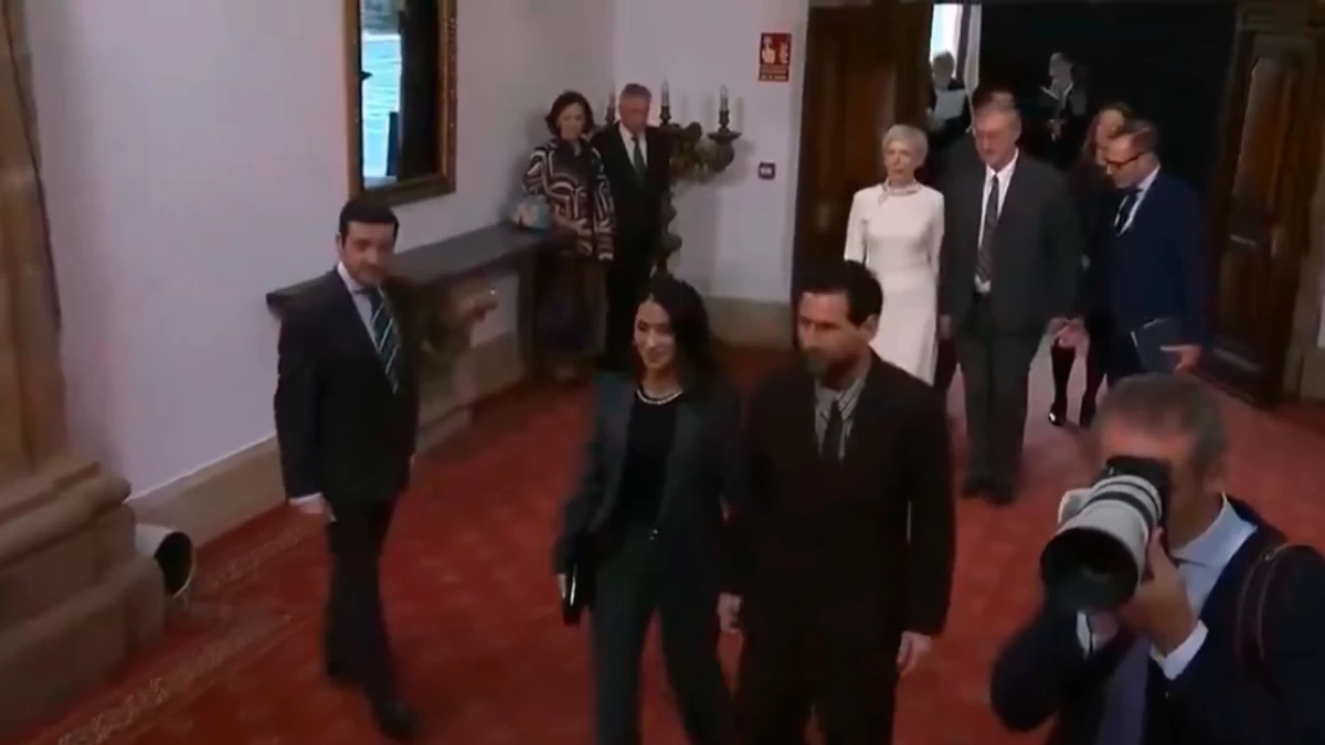 Messi y su esposa, Antonella Roccuzzo en la antesala de la premiación | Foto: Captura Imagen&nbsp;