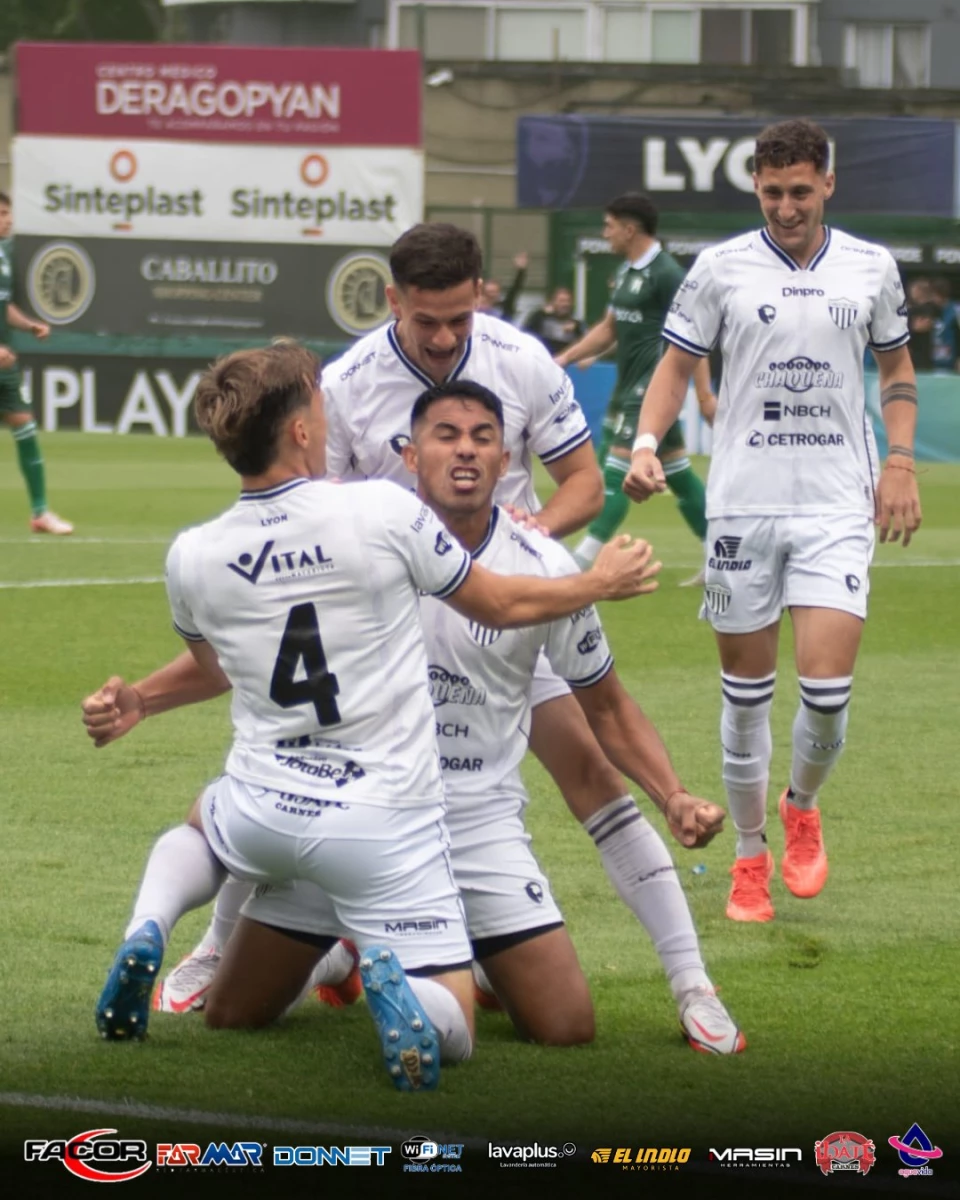 Foto:@ChacoForEverRes. En Caballito, Chaco For Ever metió un triunfazo 3-0. Ferro debe esperar