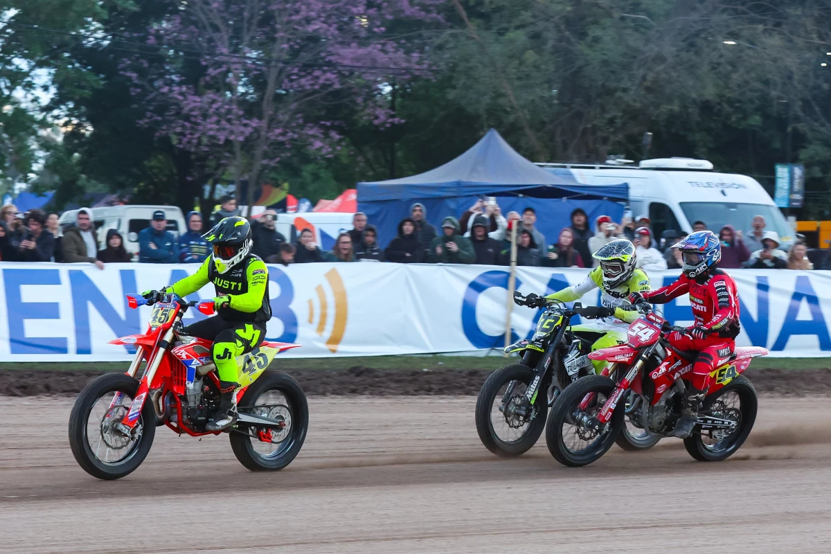 Foto: Prensa FIM. La victoria quedó en manos de Lorenzato en el autódromo óvalo de Totoras