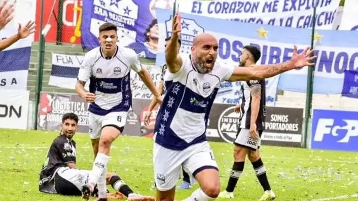 Ricardo Tapia festeja el primer gol de San Martín de Formosa. Foto: prensa San Martín de Formosa.&nbsp;