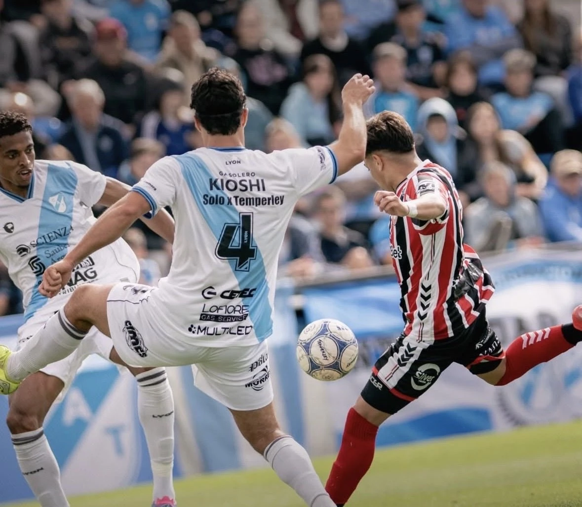 Foto:@ChacaOficial. El equipo funebrero se impuso a Temperley y mejoró su posición en la parte baja de la tabla