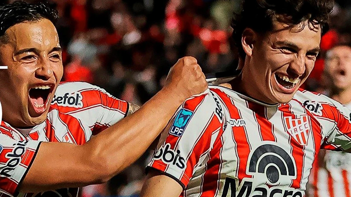 Foto: Jeremías Lázaro celebra su gol de penal que le dio otros tres puntos a un Instituto que es el más ganador del Clausura.