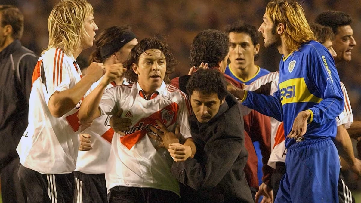 Foto: Contenidos públicos. Astrada ganó su primer clásico como DT en la Bombonera en mayo del 2004