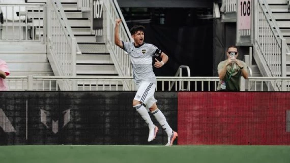 Foto: Tiziano Sánchez celebra el gol del empate con Flamengo.