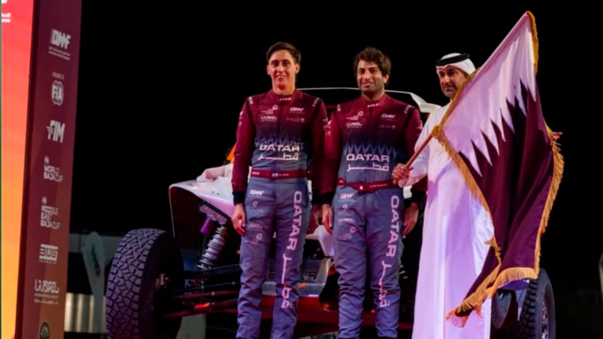 Augusto Sanz y el qatarí Al-Khuwari en la rampa de salida de la Baja Qatar | Foto: @qmmf.qa