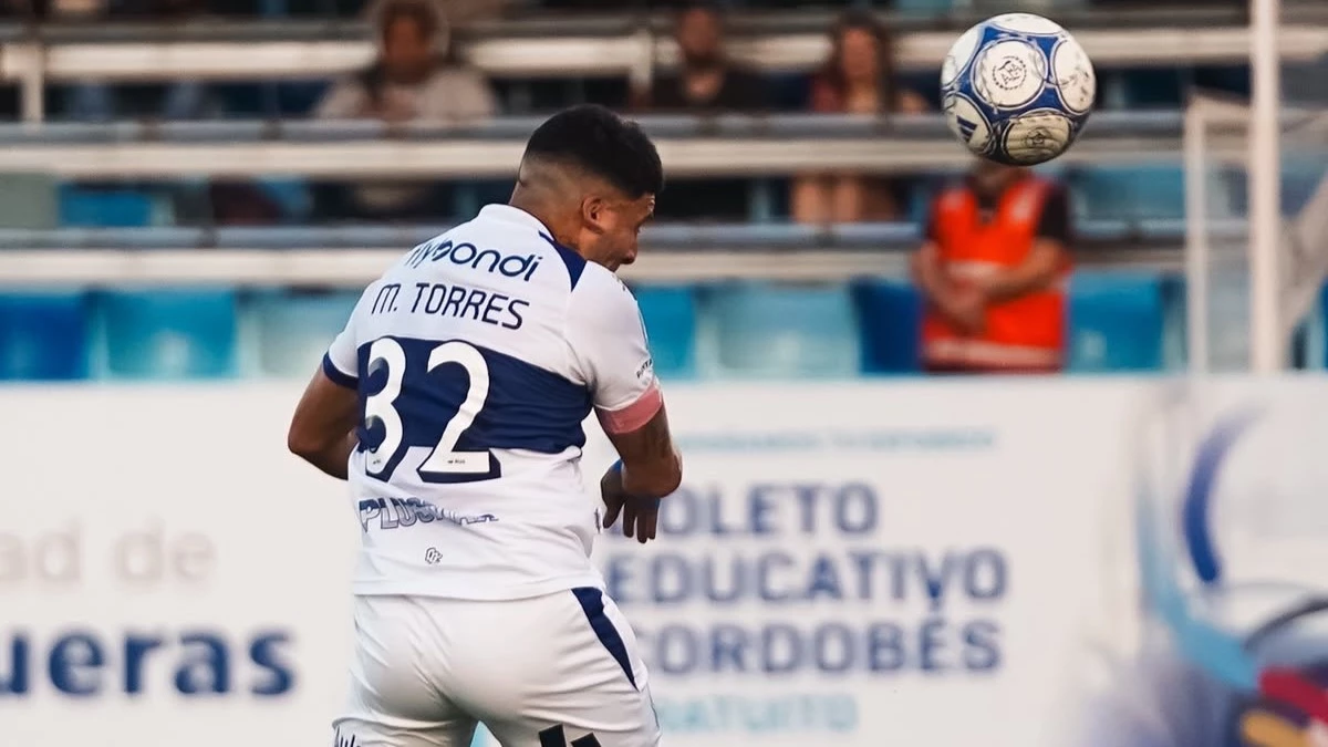 Chelo Torres cabeceo al gol, el centro de Nacho Fernández. foto: @gimnasia_oficial.